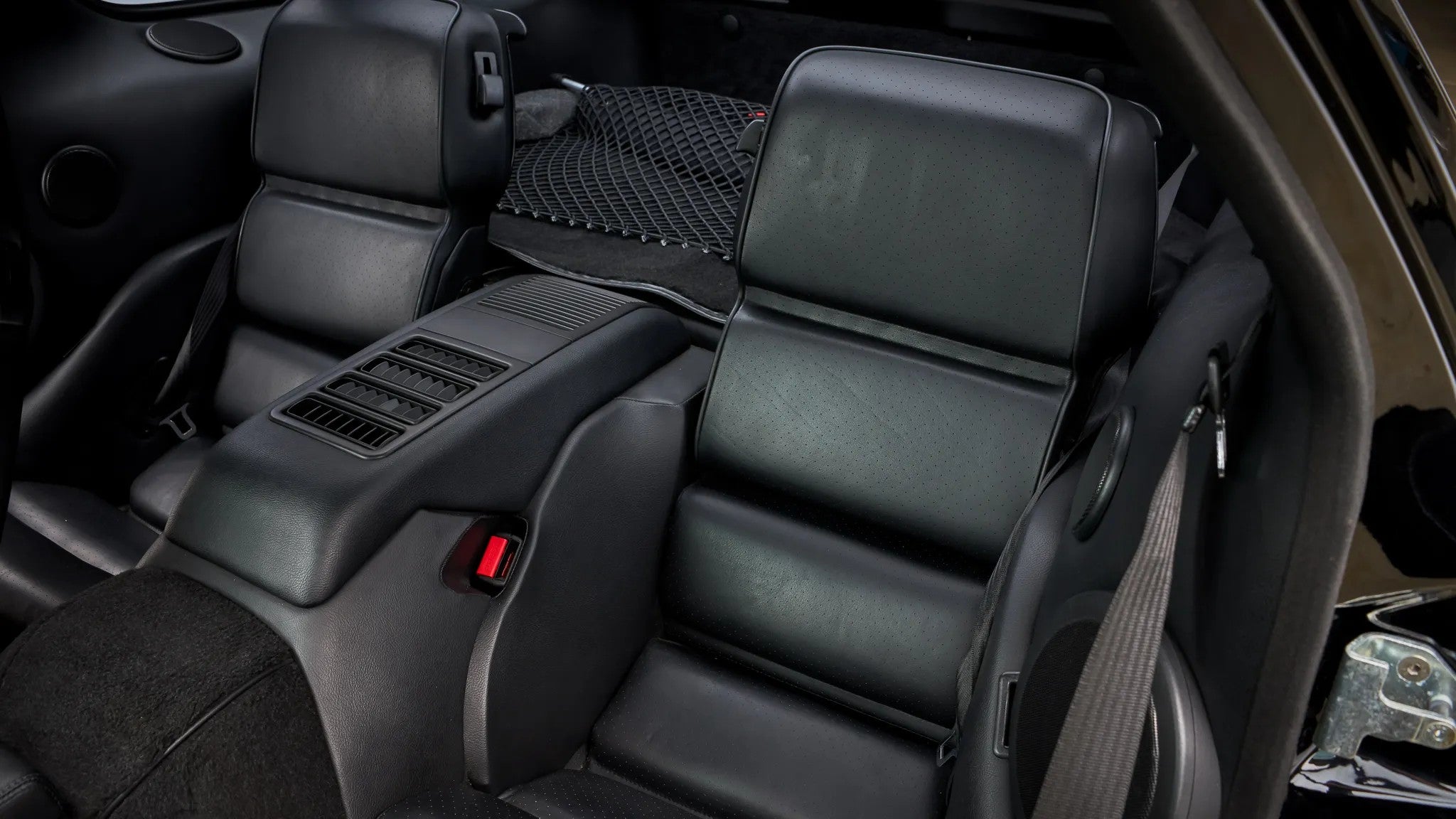 928GTSポルシェ純正リヤガーニッシュ 928.505.317.00 1985-95 Porsche 928 Rear Seat Cover Kit – Newark Auto